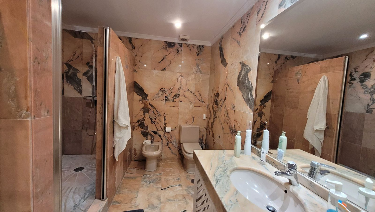 3 Bedroom Apartment in Marbella - Photo 13