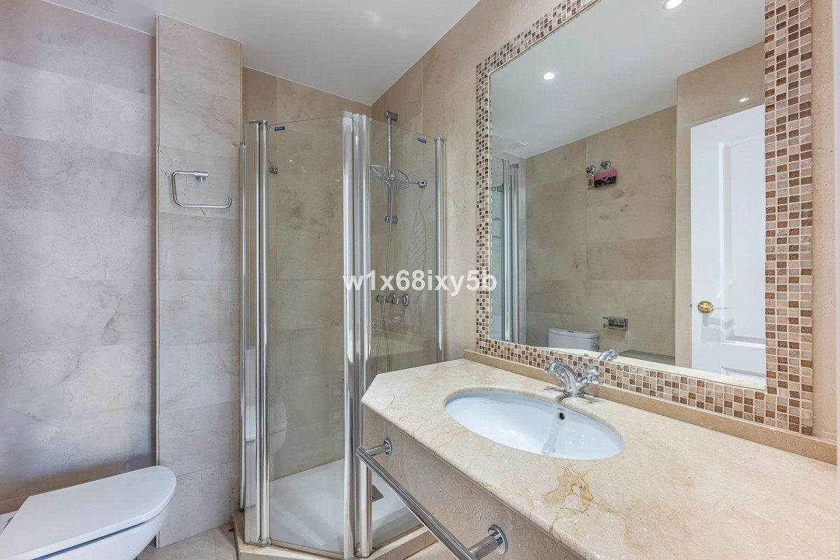 3 Bedroom Apartment in San Pedro de Alcántara - Photo 25