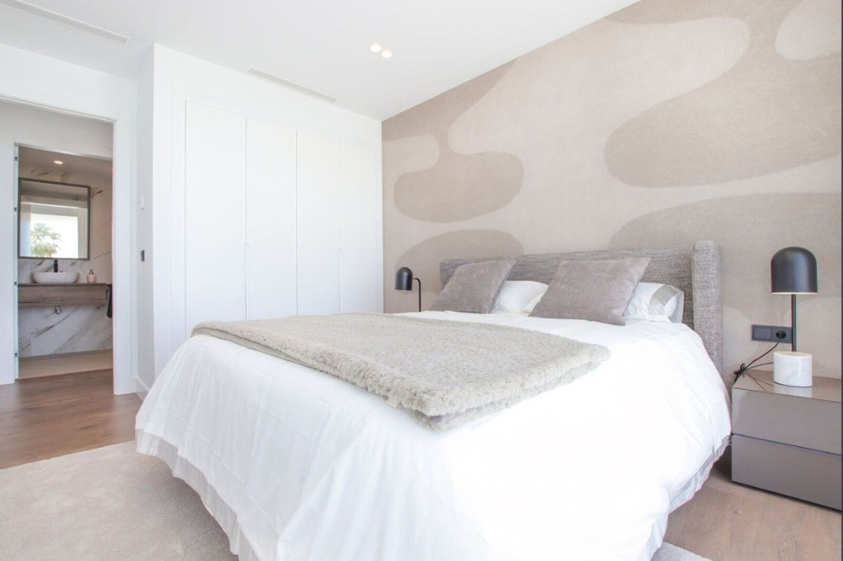 4 Bedroom Villa in Estepona - Photo 23