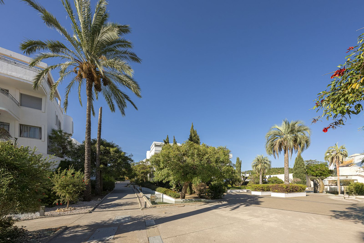 5 Bedroom Penthouse in Mijas - Photo 41