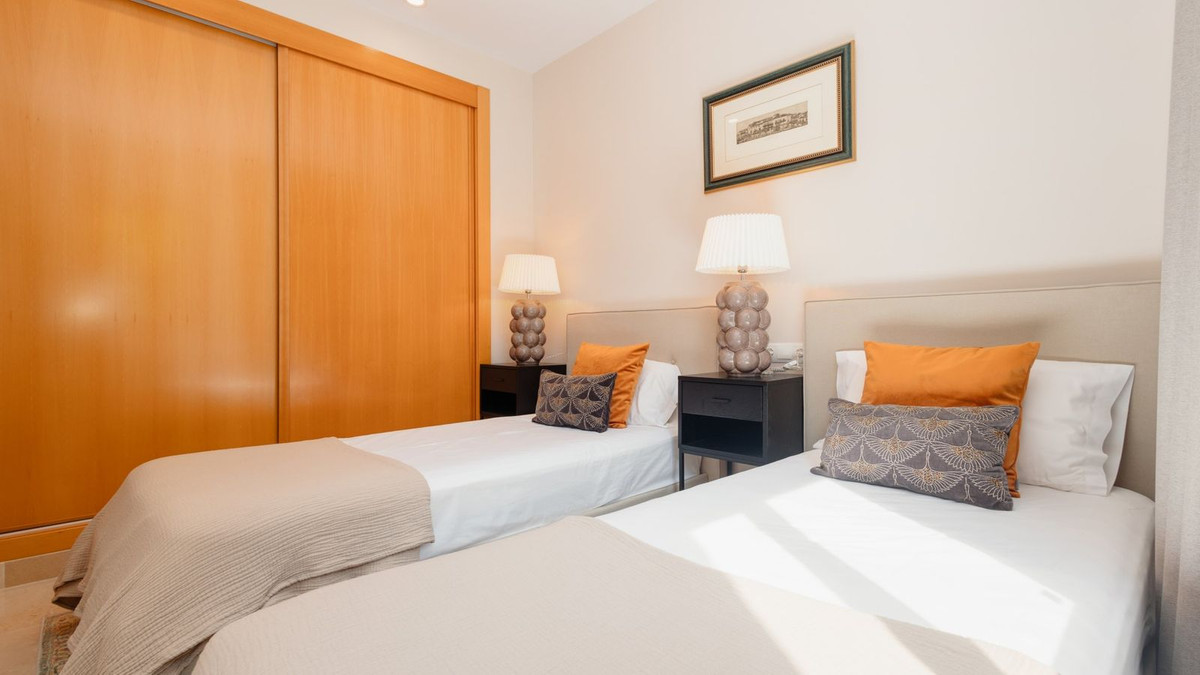 3 Bedroom Apartment in Benahavís - Photo 6