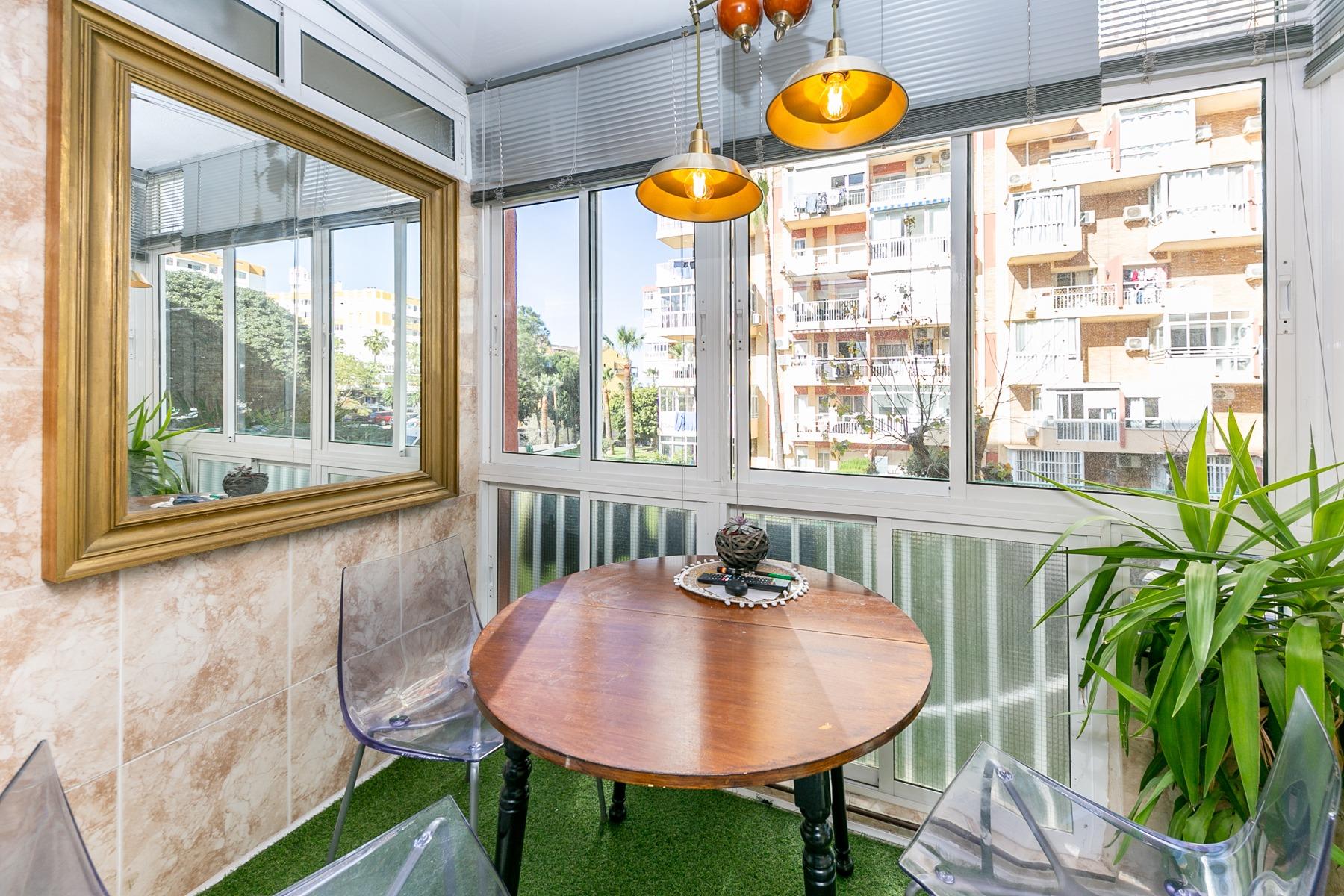 1 Bedroom Apartment in Benalmádena - Photo 2