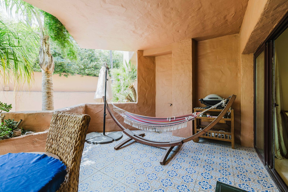 2 Bedroom Apartment in Estepona - Photo 16