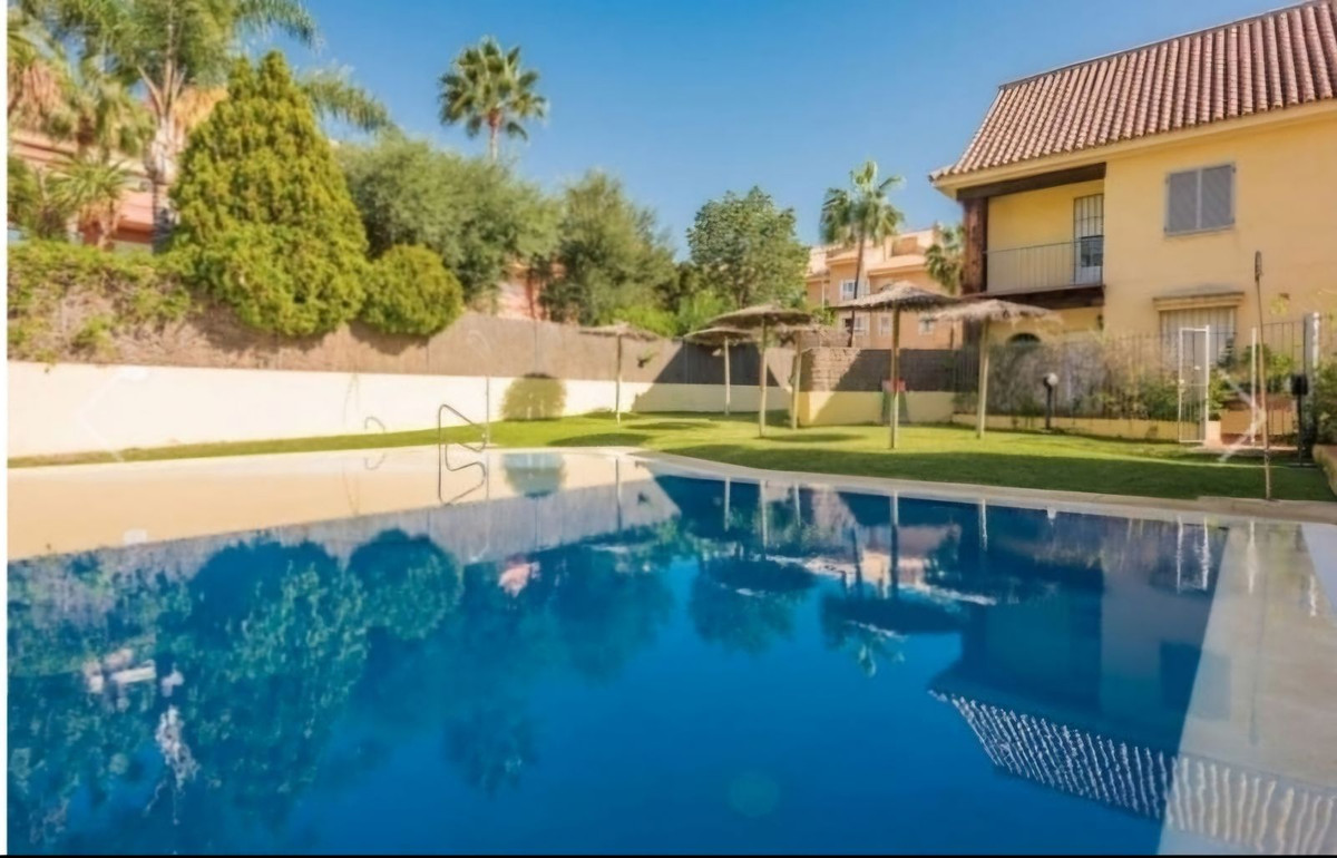 4 Bedroom Townhouse in San Pedro de Alcántara - Photo 4