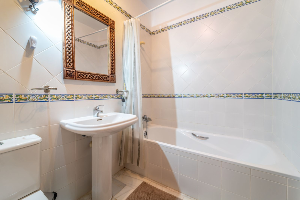 3 Bedroom Townhouse in Marbella - Photo 26