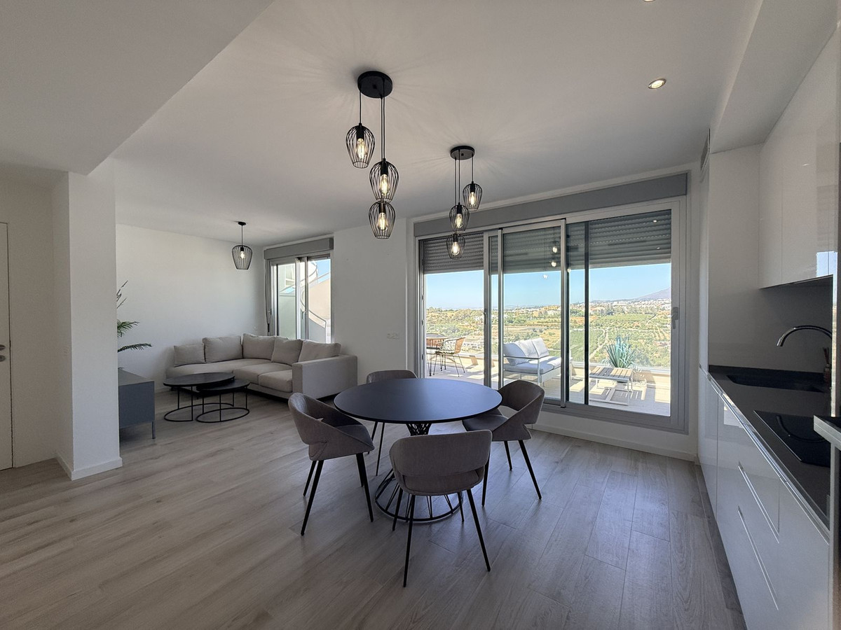 2 Bedroom Penthouse in Estepona - Photo 3