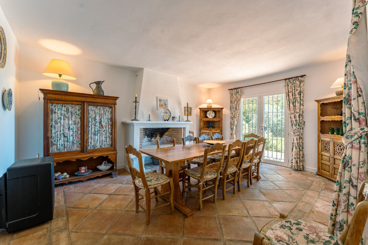 8 Bedroom Country house in Estepona - Фото 21