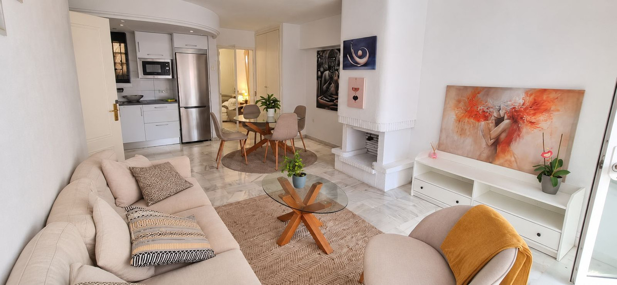 2 Bedroom Townhouse in Marbella - Photo 2