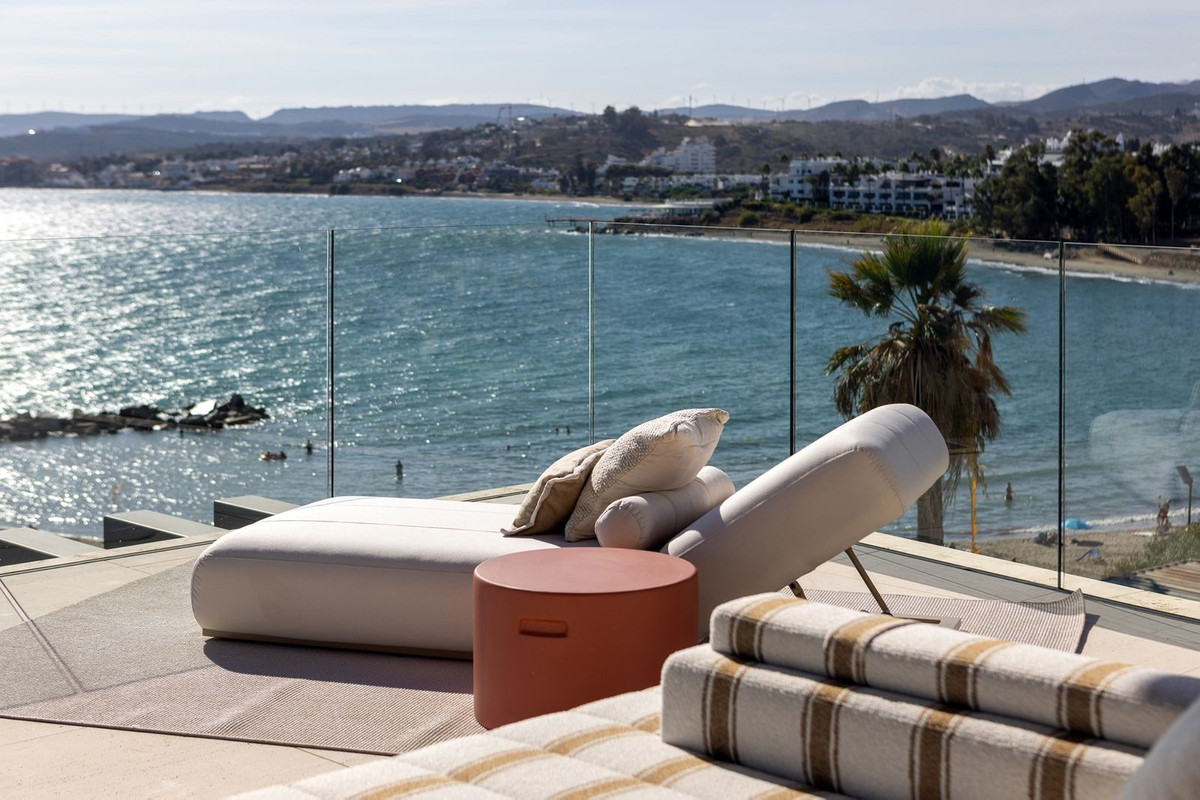 2 Bedroom Apartment in Estepona - Фото 2