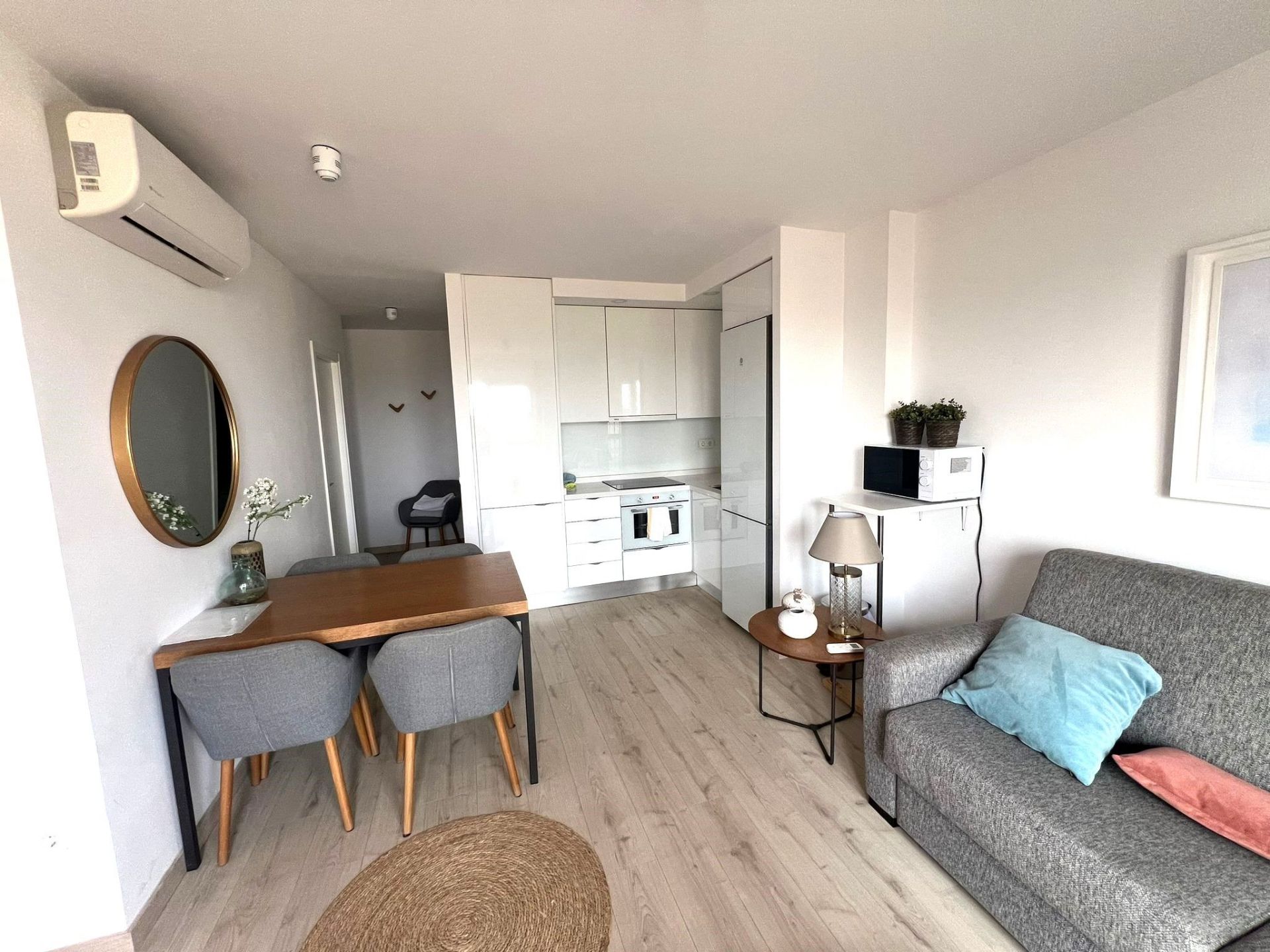 2 Bedroom Apartment in Fuengirola - Photo 2