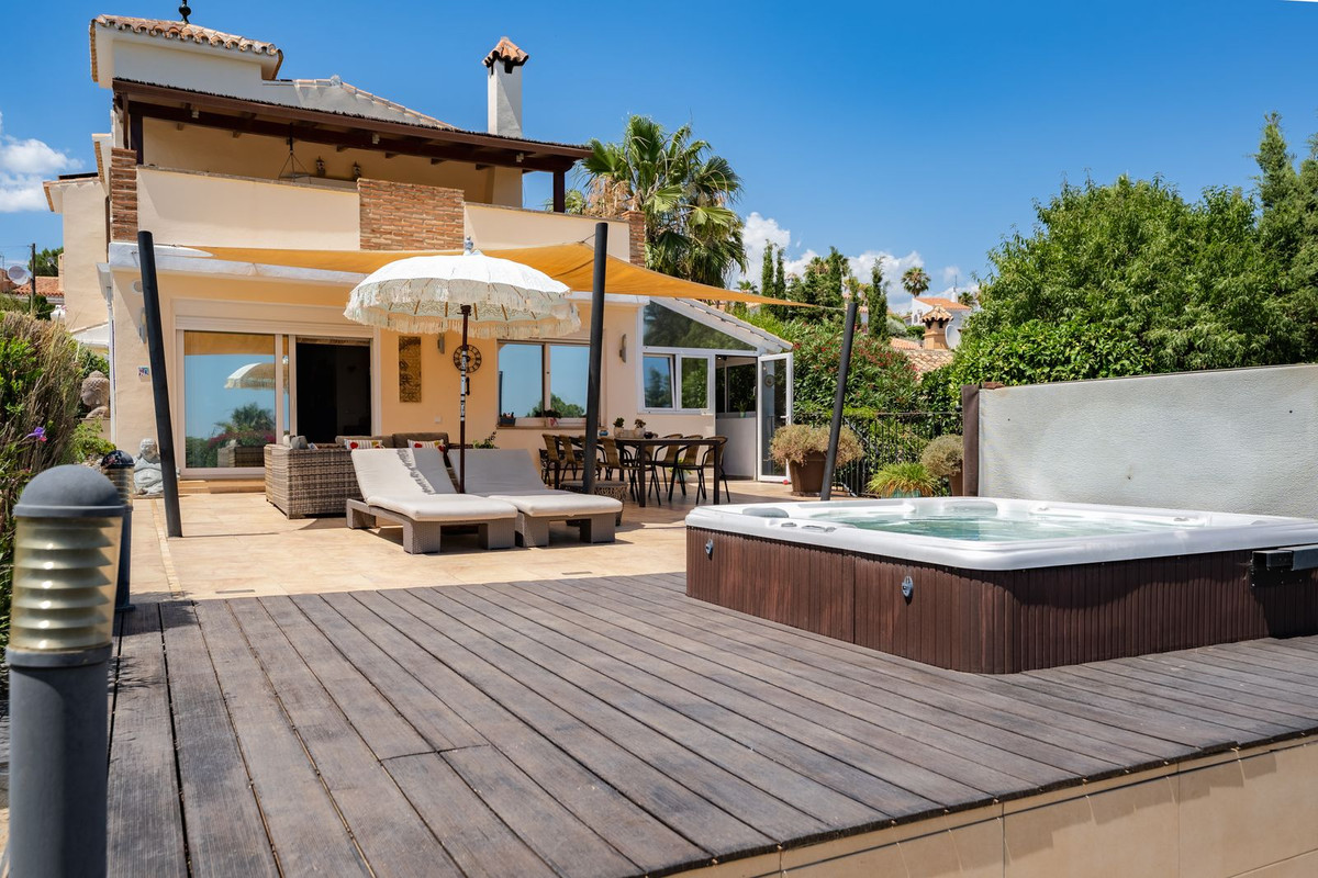 4 Bedroom Villa in Estepona - Photo 36
