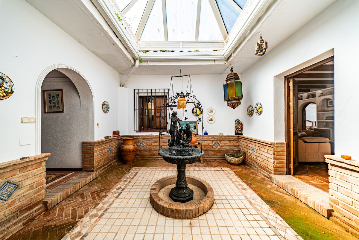 5 Bedroom Villa in Alhaurín de la Torre - Photo 33