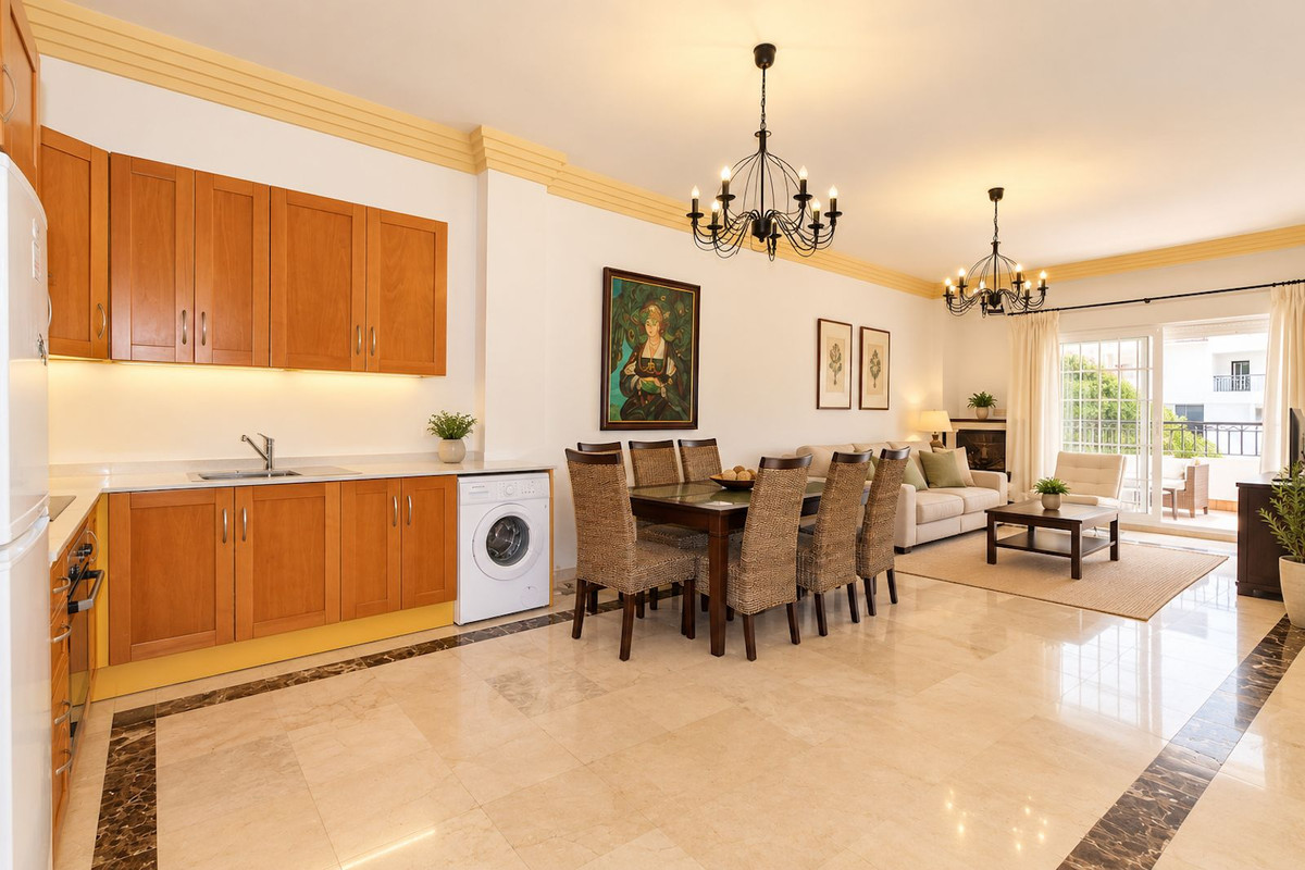 3 Bedroom Apartment in Marbella - Photo 12