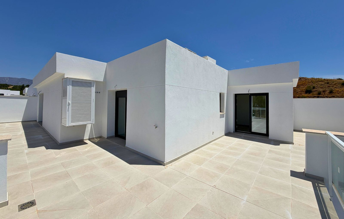 2 Bedroom Penthouse in Mijas - Photo 2