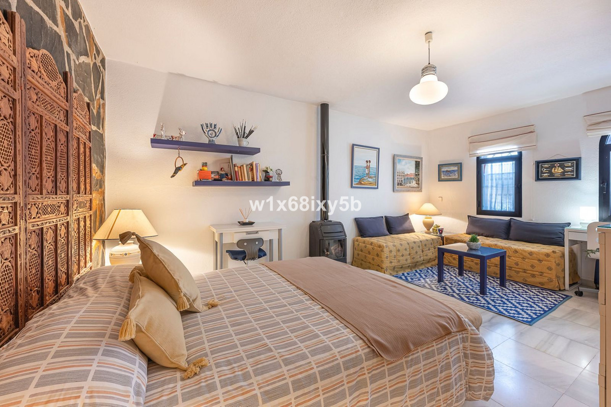 2 Bedroom Townhouse in Estepona - Photo 27