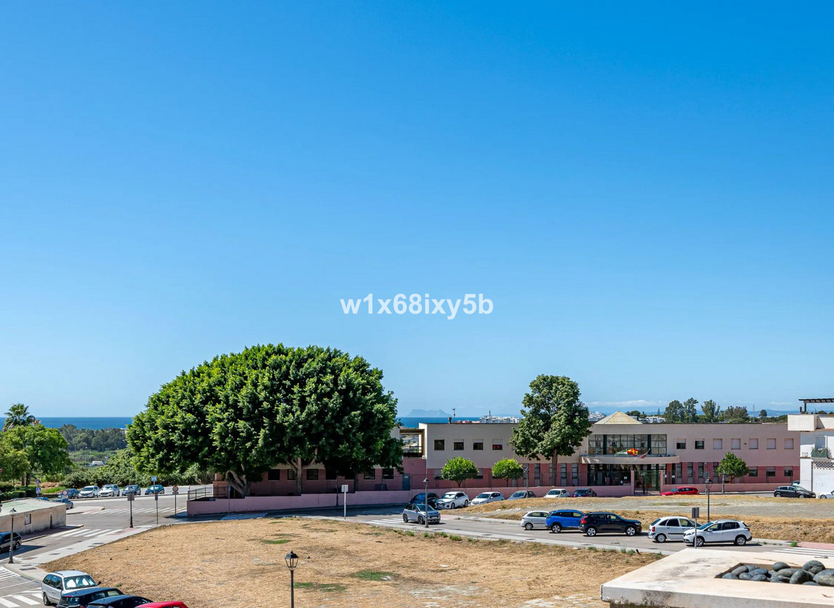 1 Bedroom Apartment in Estepona - Photo 25