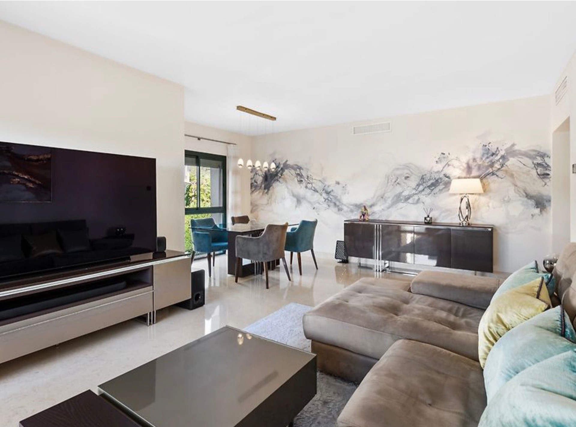 2 Bedroom Apartment in Benahavís - Photo 13
