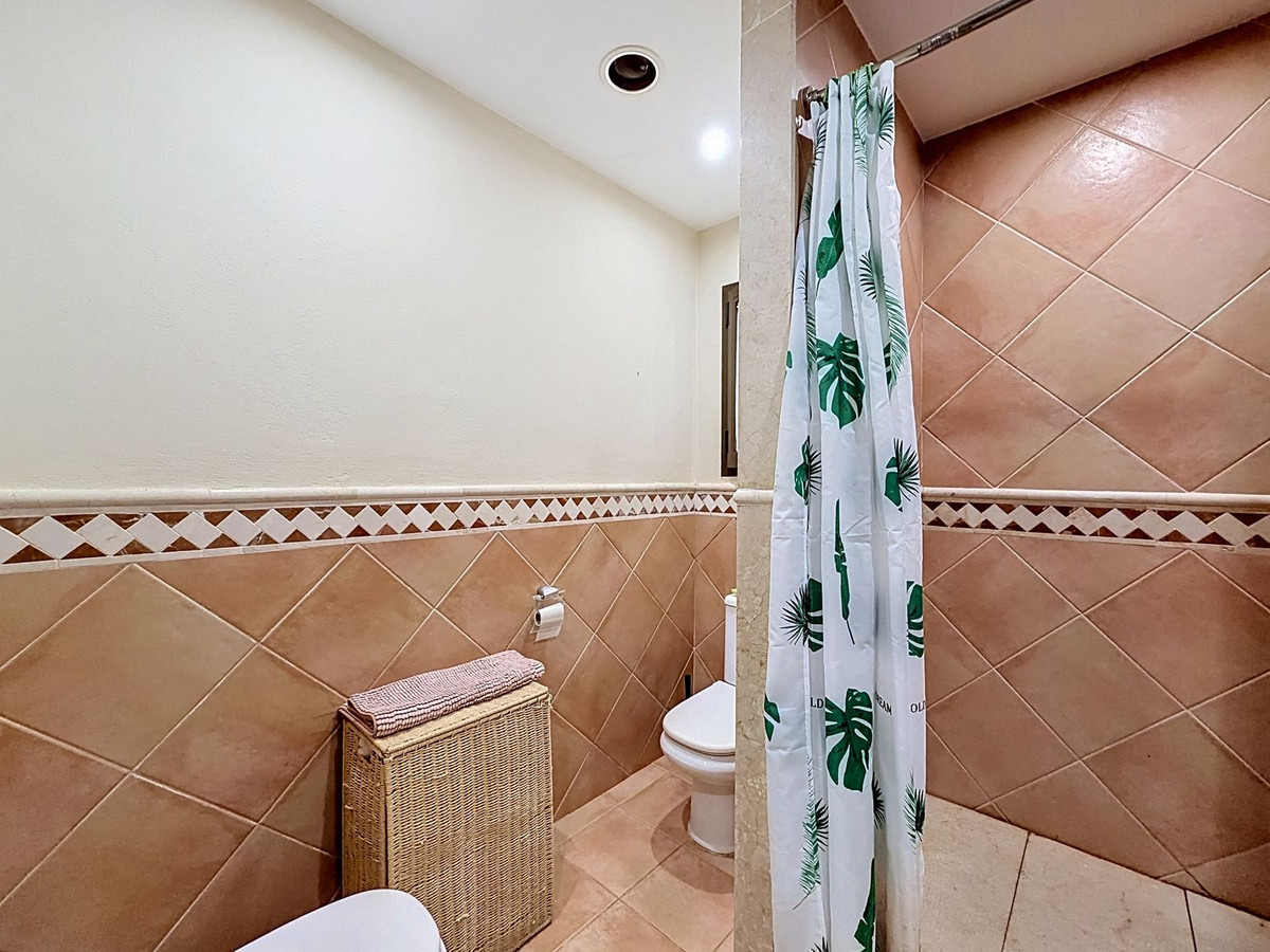 2 Bedroom Apartment in Marbella - Photo 17