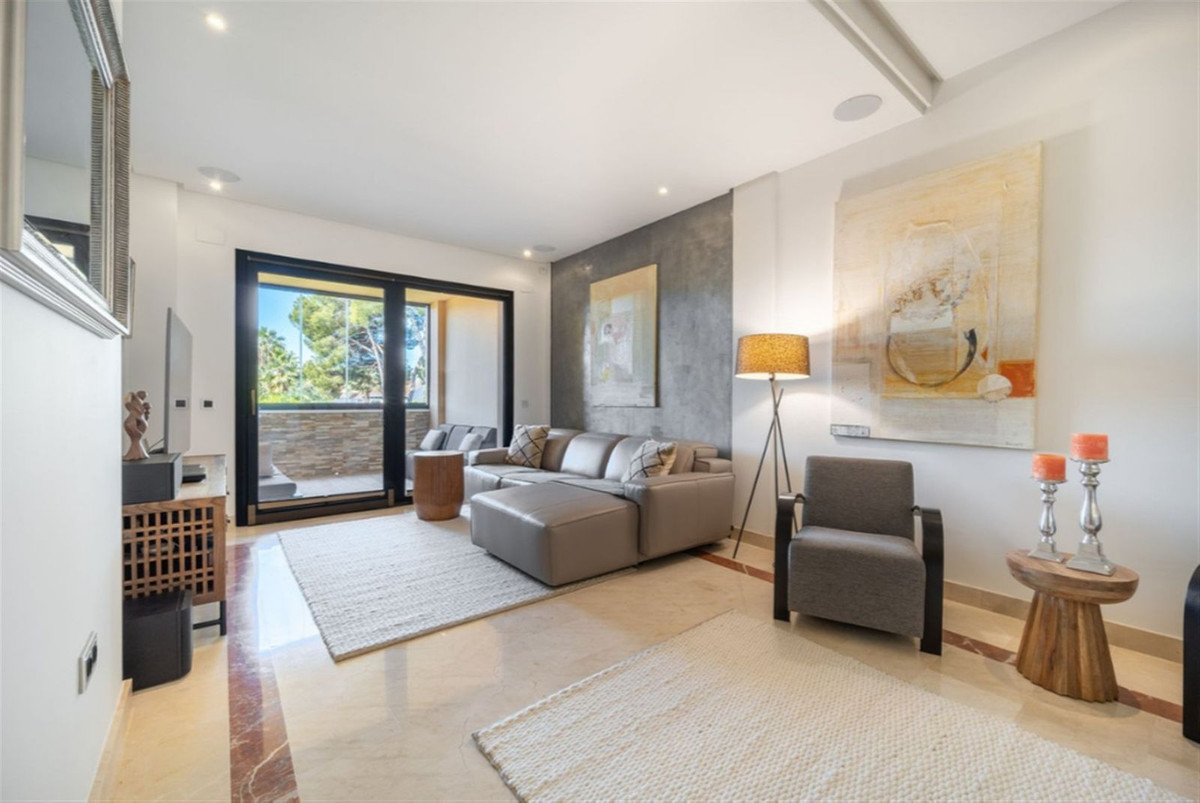 3 Bedroom Apartment in Marbella - Photo 5