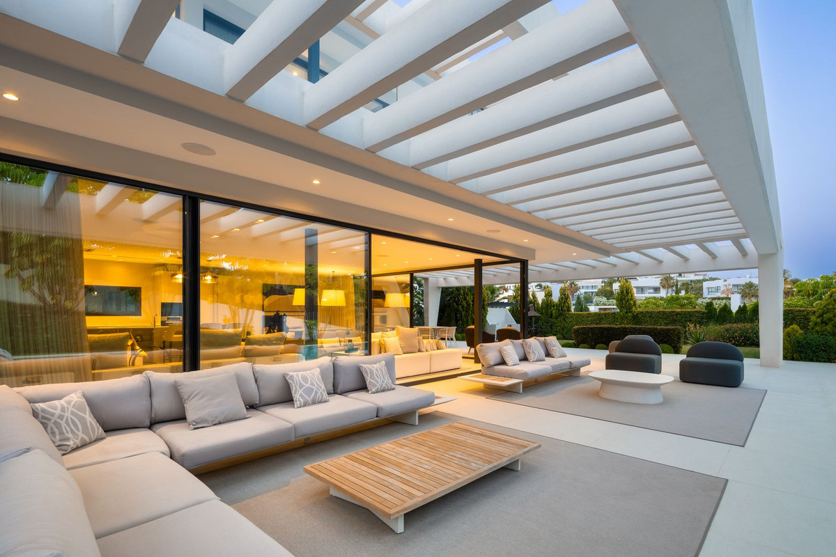 6 Bedroom Villa in Marbella - Photo 5