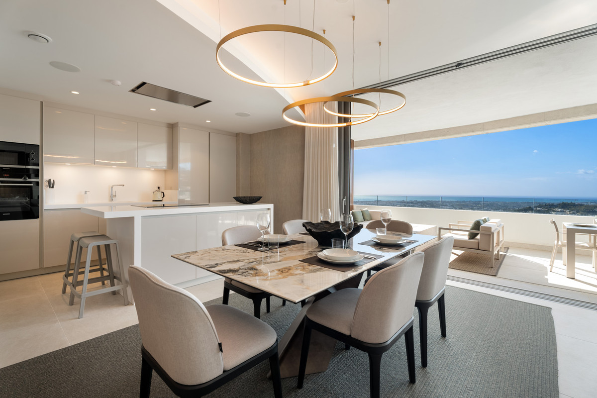 3 Bedroom Apartment in Benahavís - Photo 5