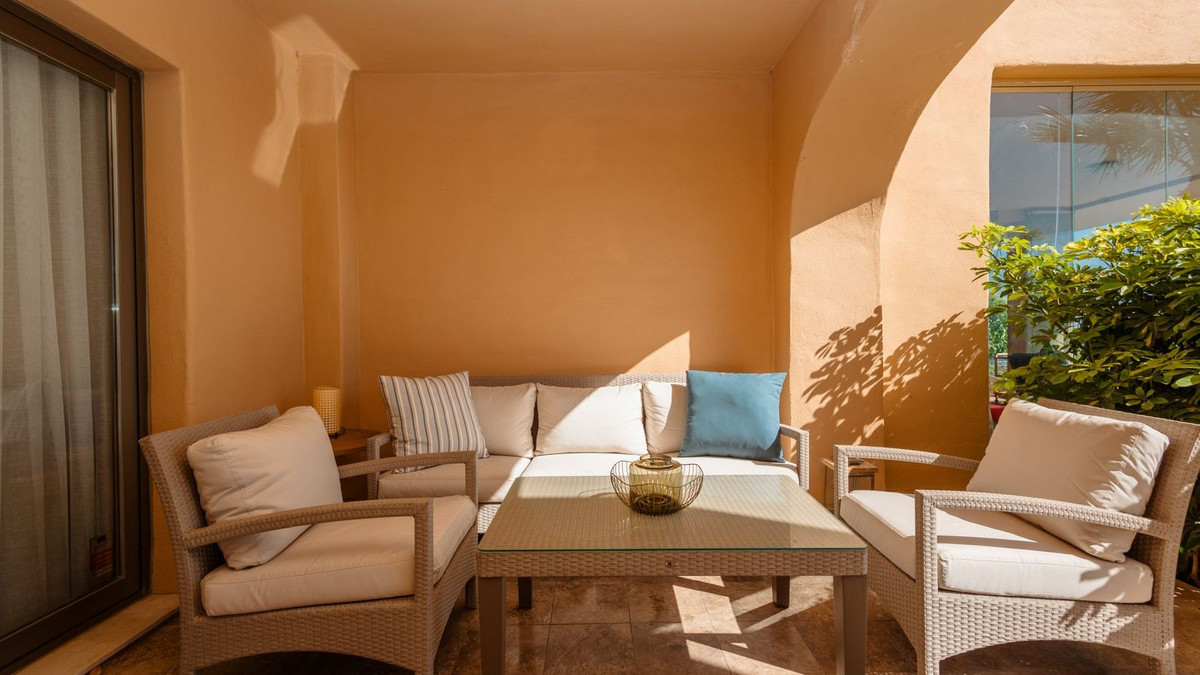 3 Bedroom Apartment in Benahavís - Photo 18