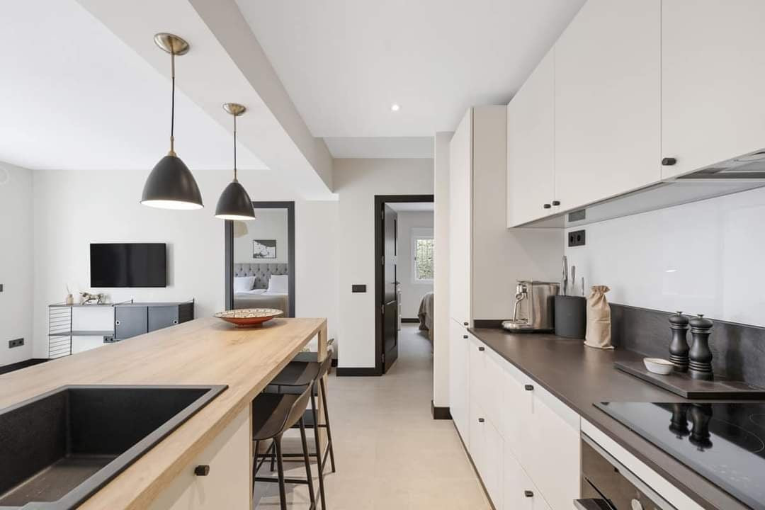 2 Bedroom Apartment in Marbella - Photo 4