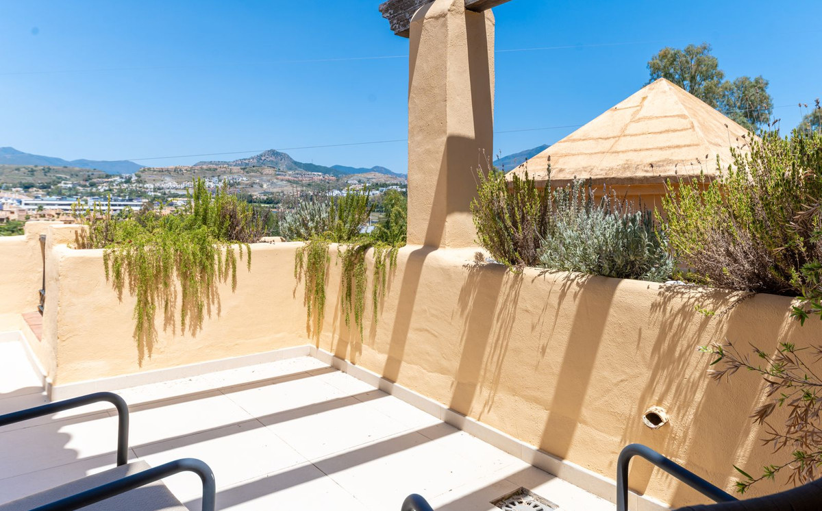 3 Bedroom Penthouse in Estepona - Photo 33