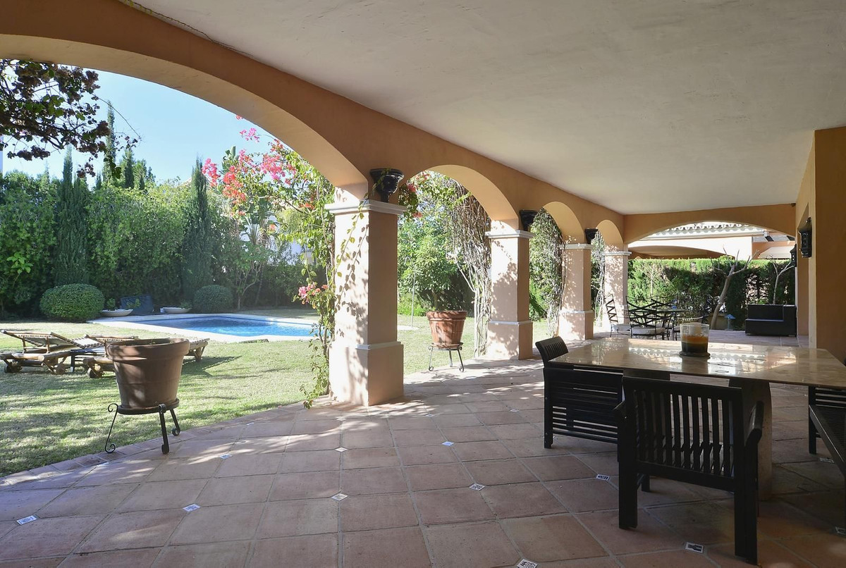 4 Bedroom Villa in Marbella - Photo 4