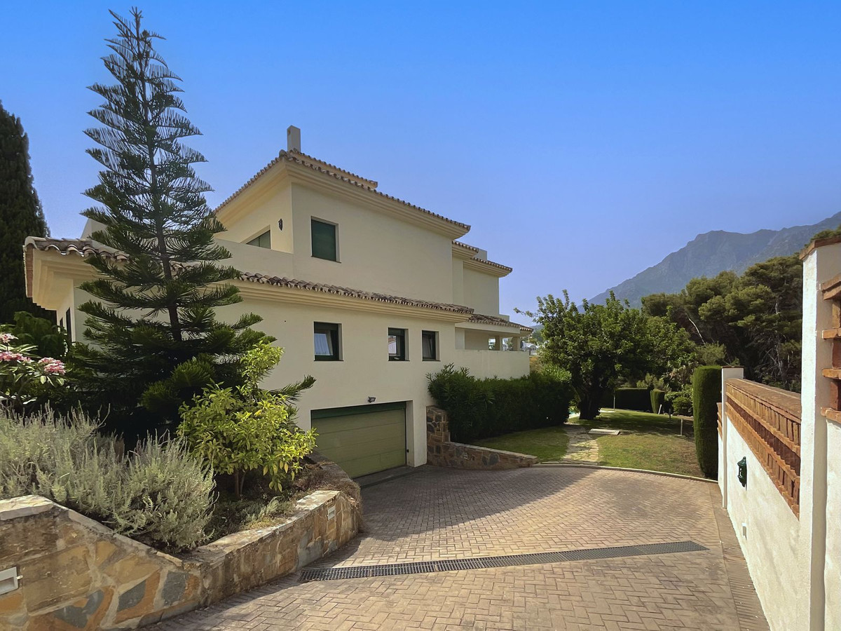 6 Bedroom Villa in Marbella - Photo 4