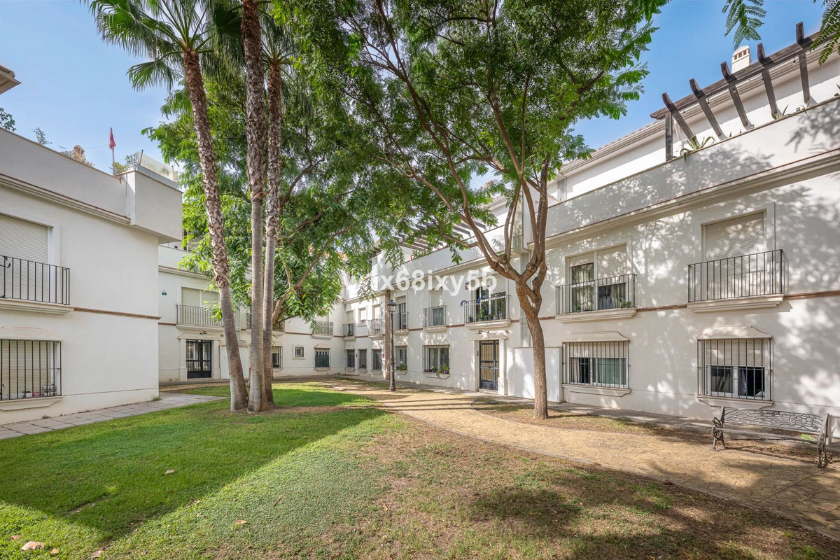 1 Bedroom Apartment in Estepona - Photo 20