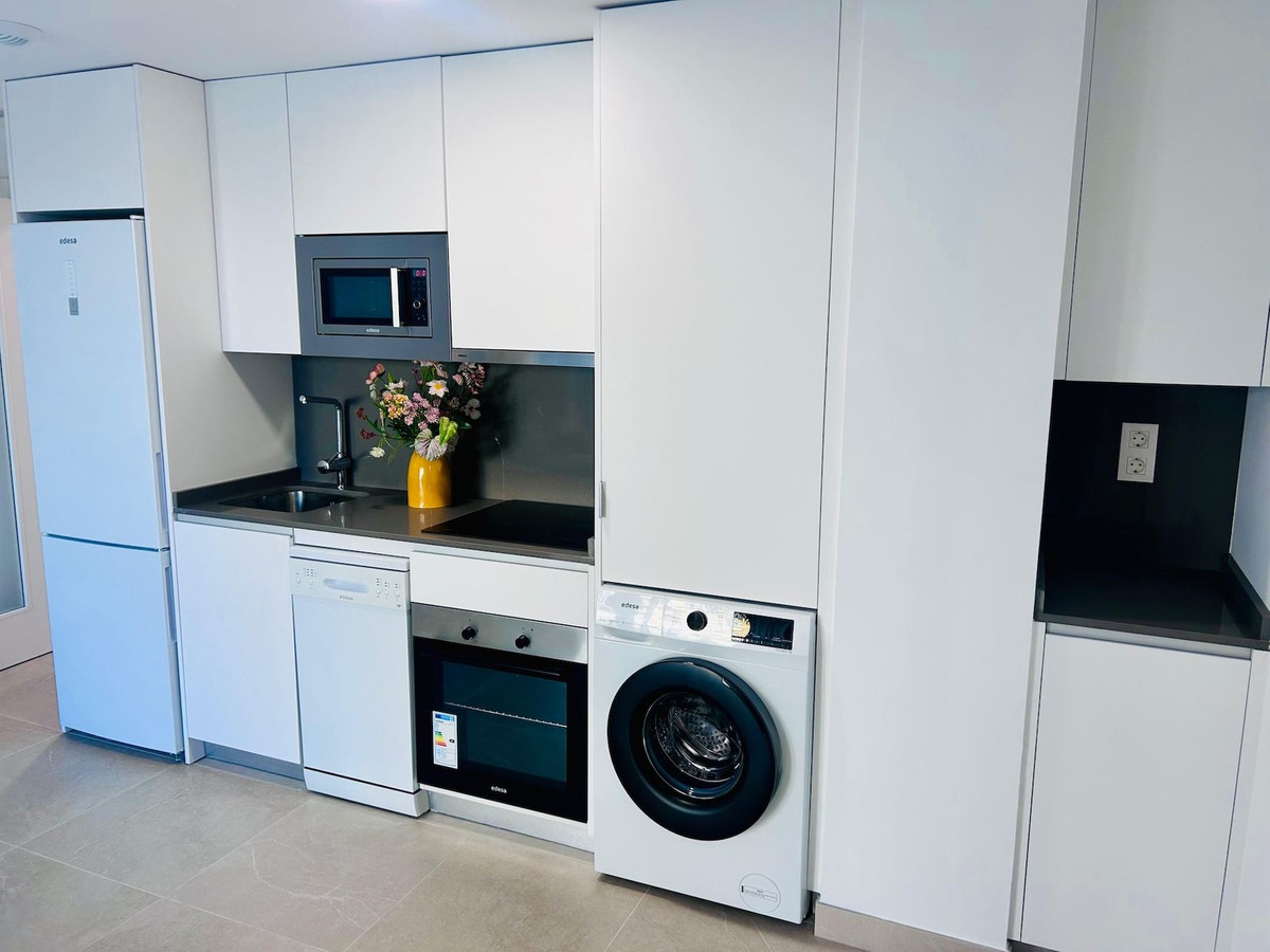 2 Bedroom Apartment in Estepona - Foto 5