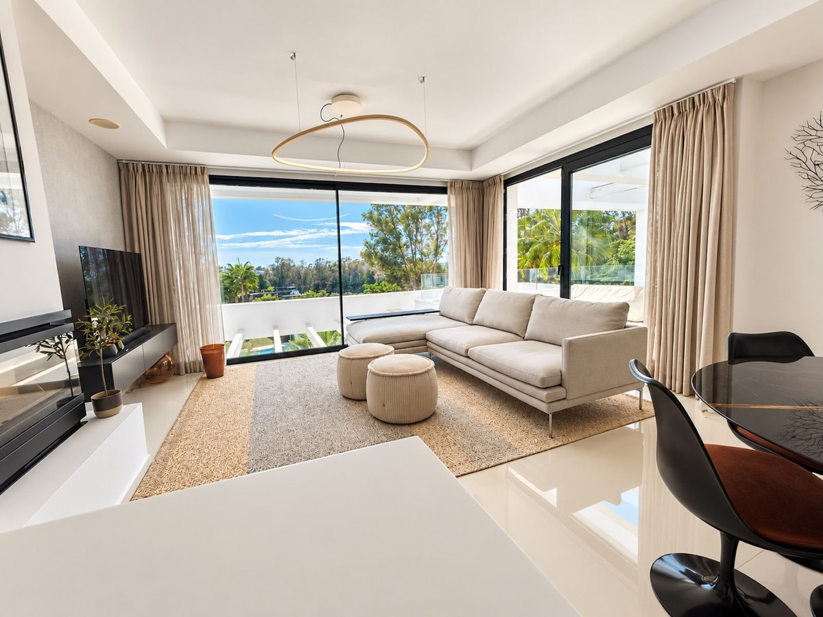 3 Bedroom Penthouse in Benahavís - Photo 3