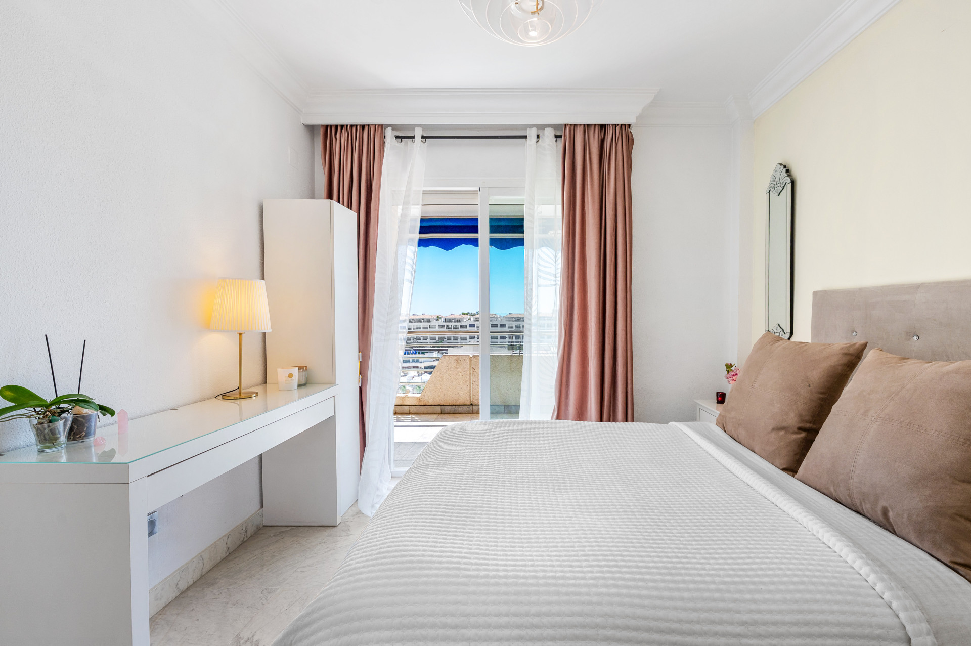 2 Bedroom Apartment in Marbella - Photo 11
