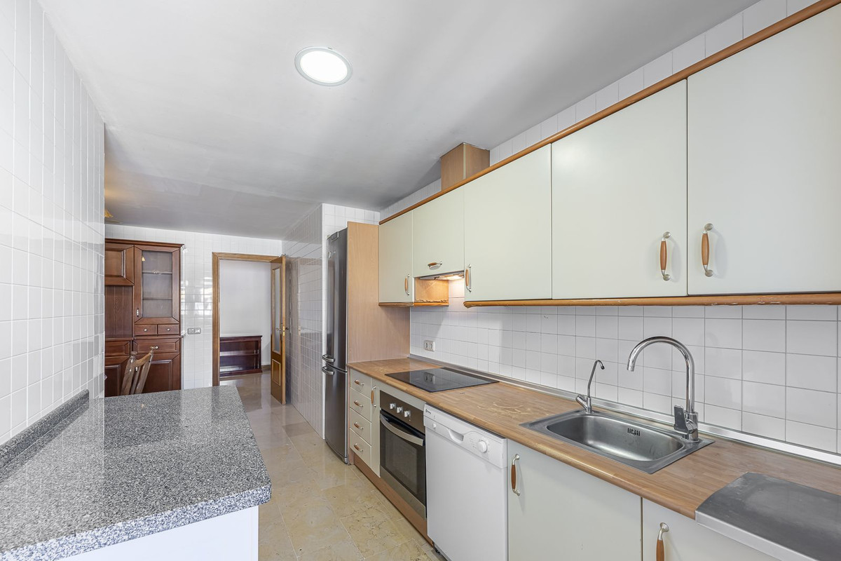 3 Bedroom Apartment in San Pedro de Alcántara - Photo 10