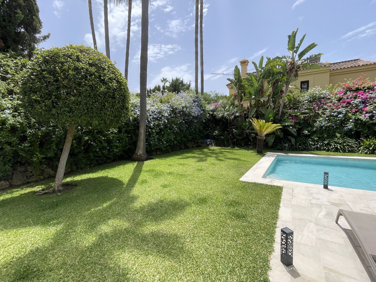 4 Bedroom Villa in Marbella - Photo 27