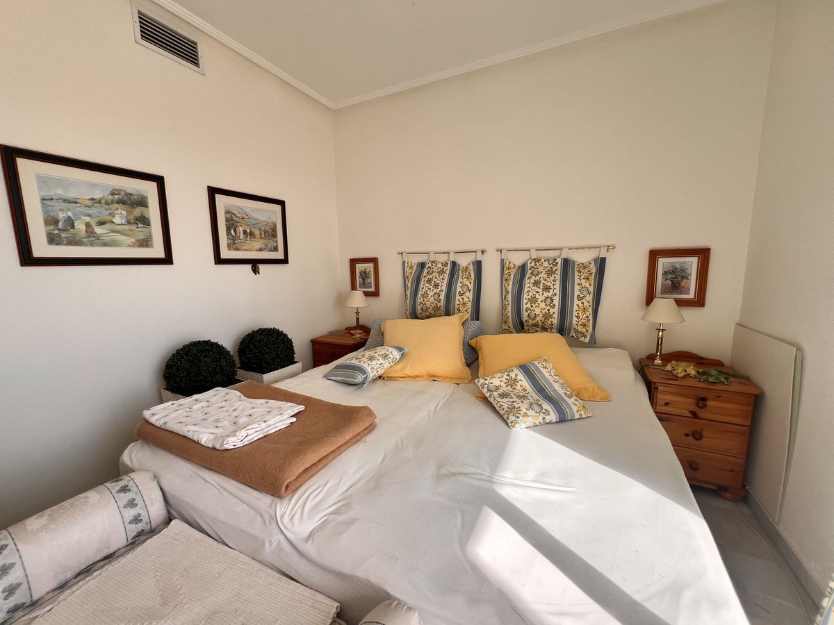 2 Bedroom Penthouse in Estepona - Photo 11