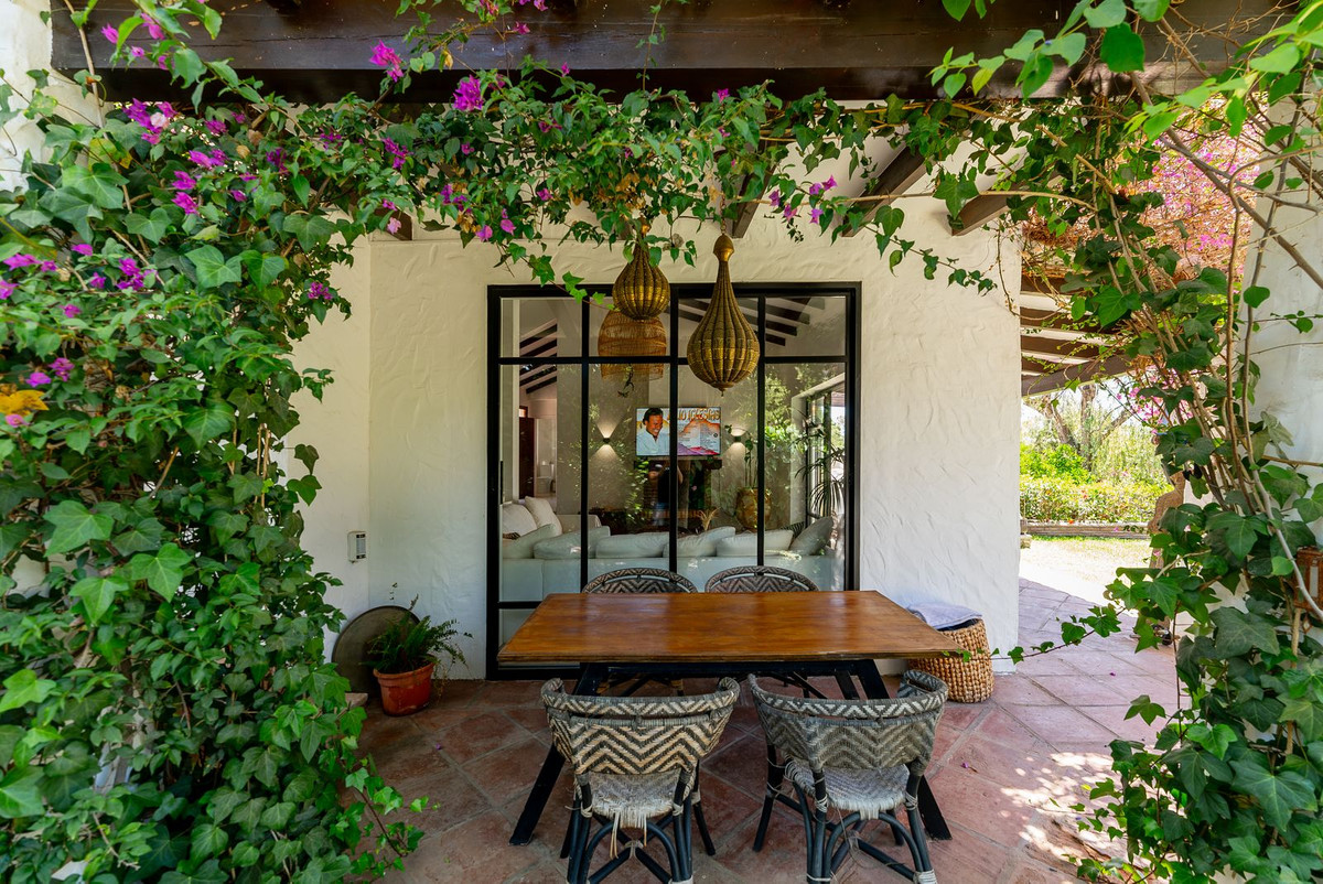 4 Bedroom Villa in Estepona - Photo 26