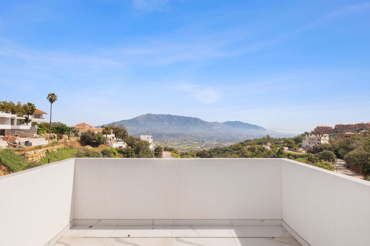 4 Bedroom Villa in Marbella - Photo 37