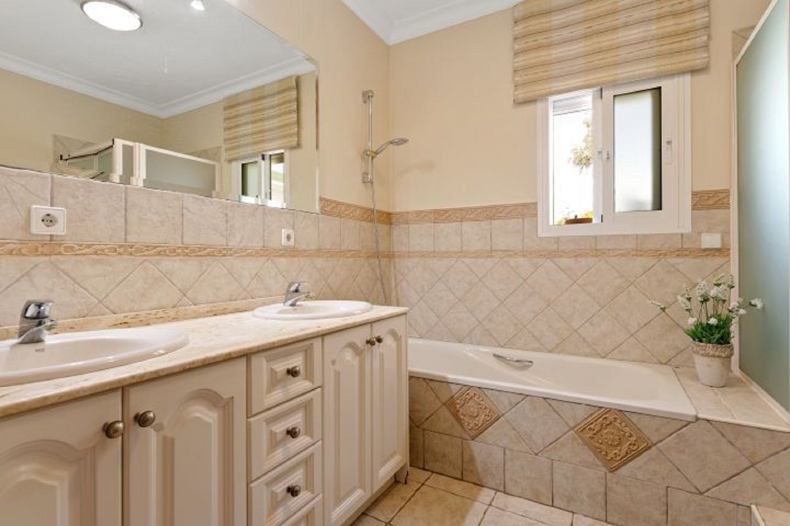 4 Bedroom Villa in Istán - Photo 11