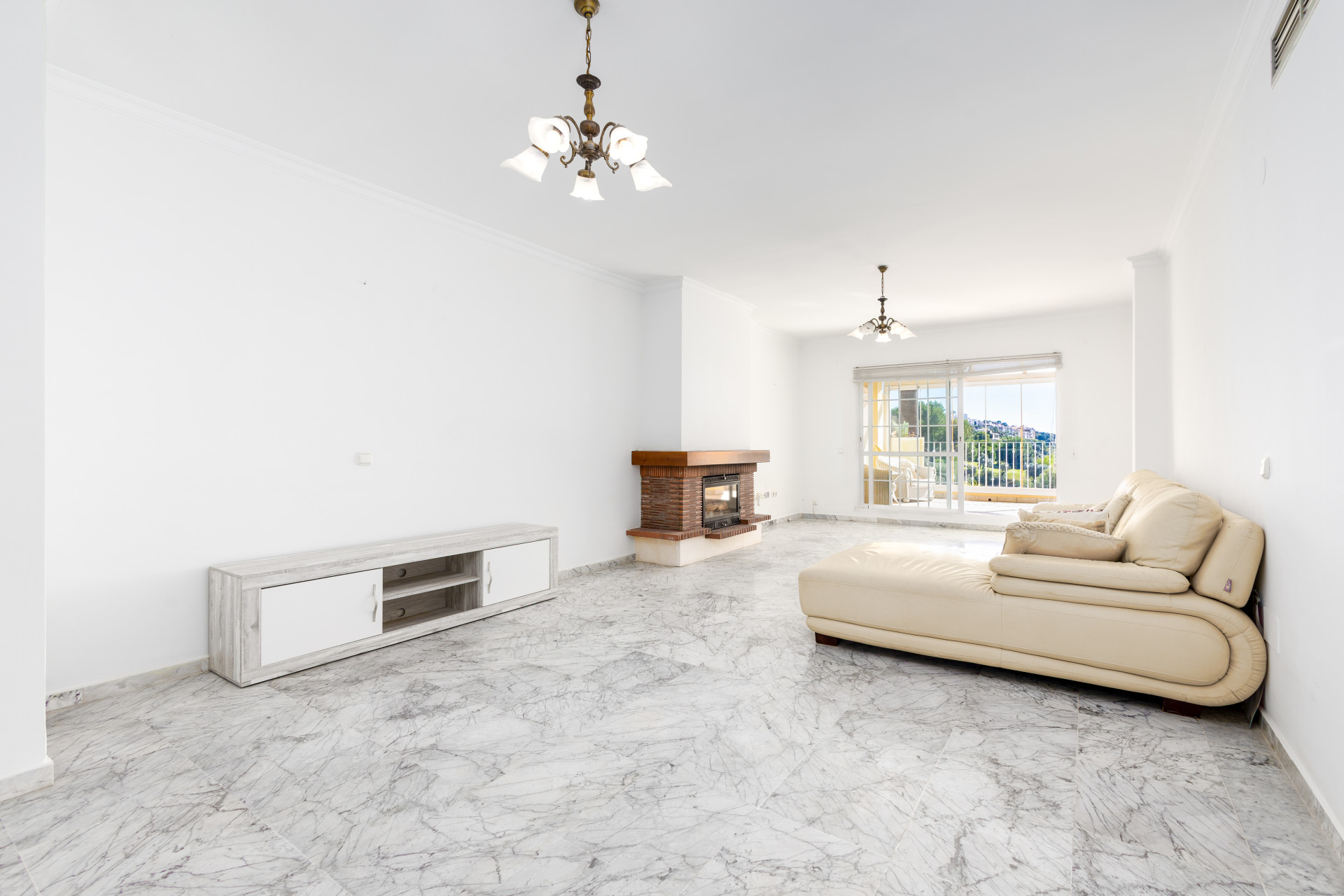 2 Bedroom Apartment in Alhaurín el Grande - Photo 4
