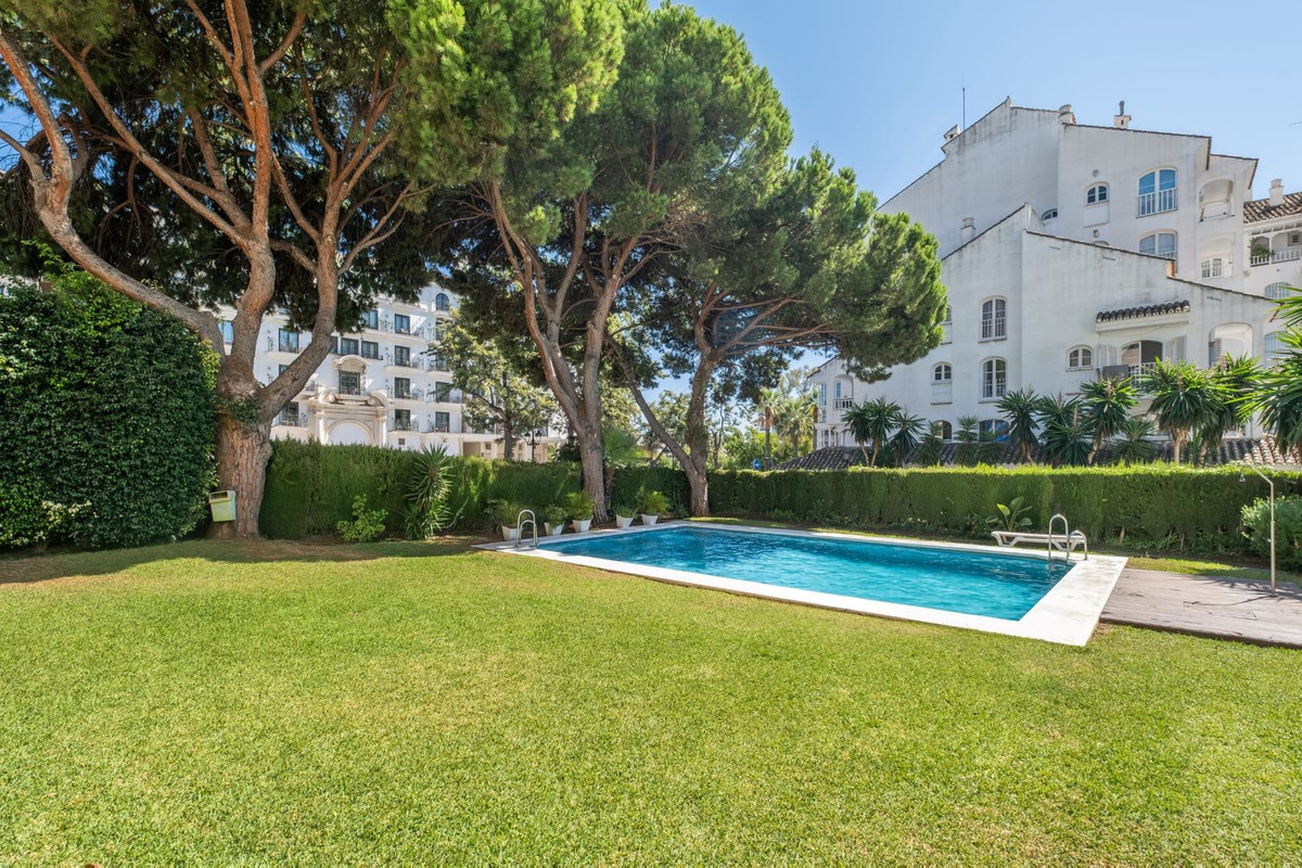 2 Bedroom Apartment in Marbella - Photo 12
