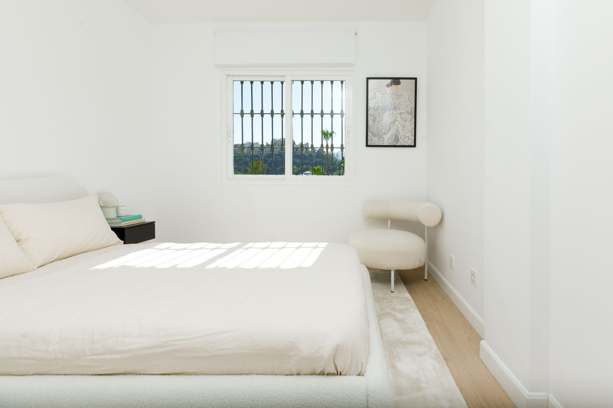 3 Bedroom Apartment in Benahavís - Photo 21