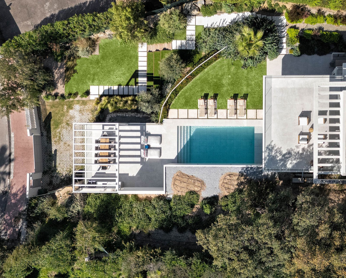 5 Bedroom Villa in Marbella - Photo 6
