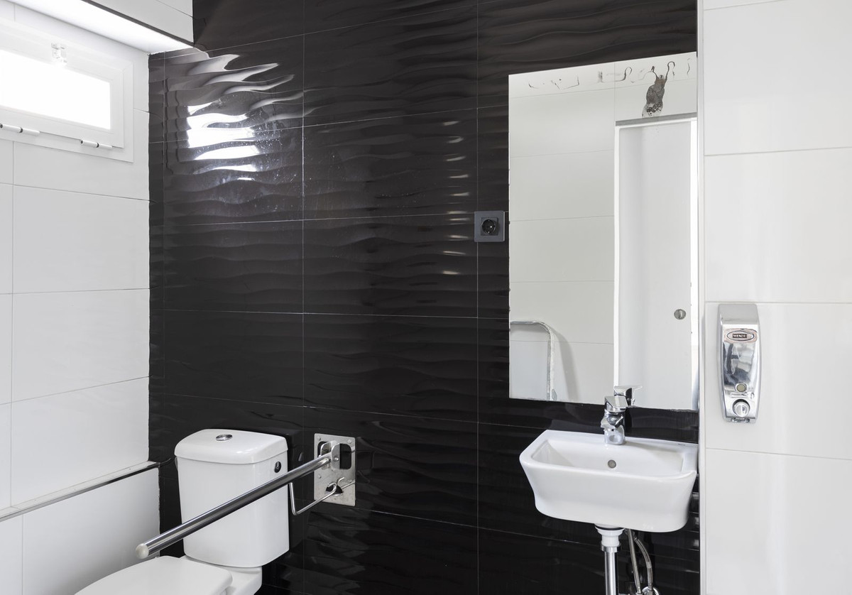 Commercial premises in Malaga, Spain – Photo 4