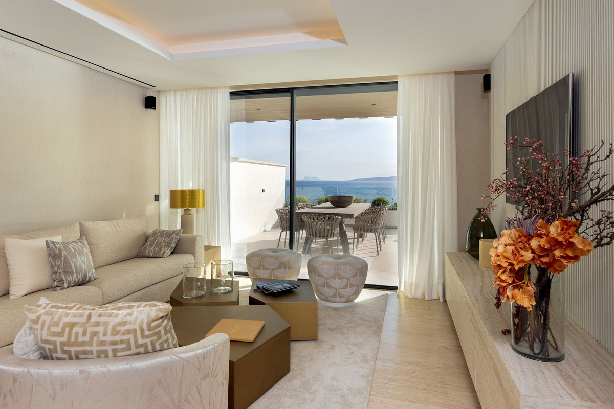 2 Bedroom Apartment in Estepona - Фото 9