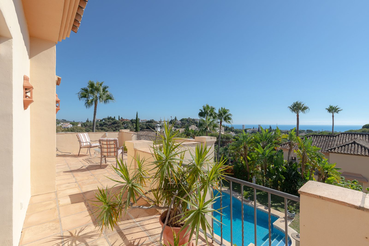 5 Bedroom Villa in Marbella - Photo 36