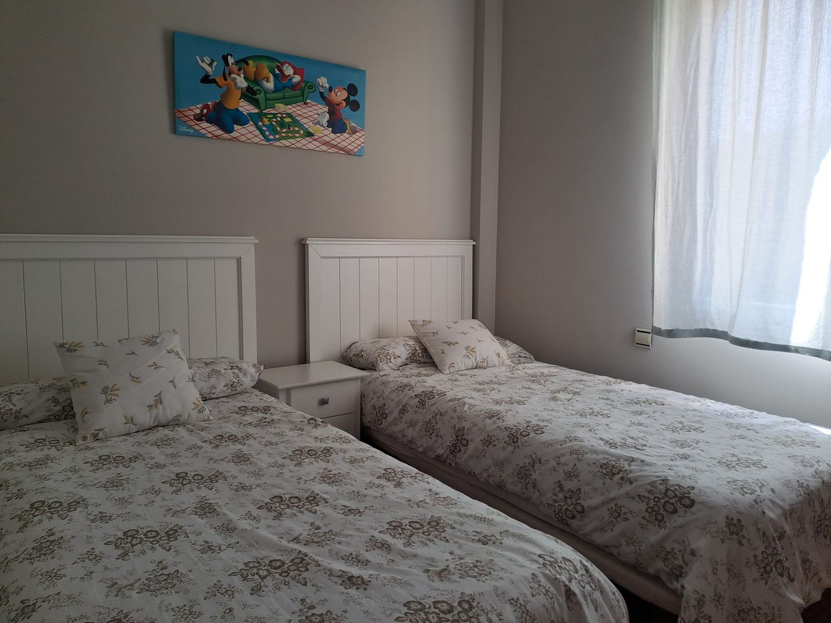 2 Bedroom Apartment in Estepona - Photo 16