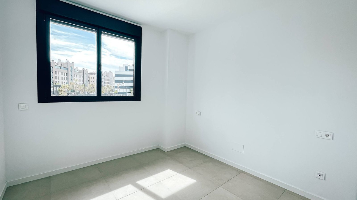 3 Bedroom Apartment in Torremolinos - Photo 12