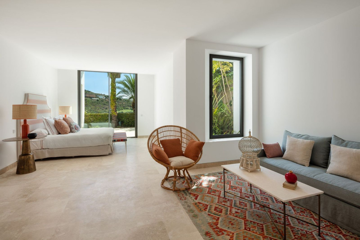 6 Bedroom Villa in Casares - Photo 16
